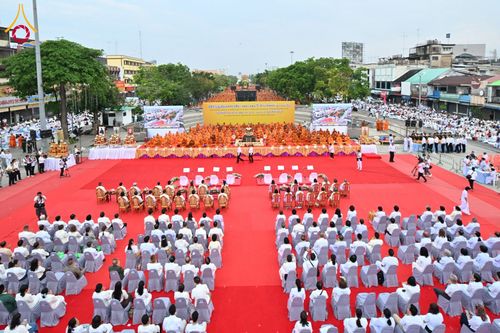 ภาพ No.210317:วันอาทิตย์ที่ 9 มีนาคม พ.ศ. 2568 พ่อเมืองโคราชจัดตักบาตรพระหมื่น ทำบุญเมือง 557 ปี