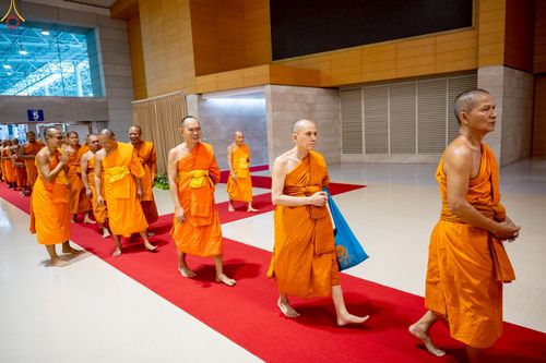 ภาพ No.233808:วันเสาร์ที่ 19 กรกฎาคม พ.ศ.2568 วันมหารำลึก ครั้งที่ 35 พิธีรำลึกถึงนักสร้างบารมี , พิธีสวดพระพุทธมนต์ , พิธีทอดผ้าบังสกุลและถวายไทยธรรม วัดพระธรรมกาย