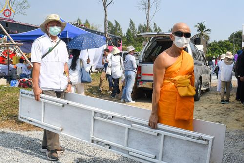 ภาพ No.110889:V.9 กล้าเก่ง การเตรียมงาน เก็บงาน การรับบุญของเจ้าหน้าที่หน่วยงานต่างๆ เพื่อโครงการธรรมยาตรา กตัญญูบูชามหาปูชนียาจารย์ พระมงคลเทพมุนี (สด จนฺทสโร) พระผู้ปราบมาร อนุสรณ์สถาน 7 แห่ง ปีที่ 12 ระหว่างวันที่ 2 - 31 มกราคม พ.ศ.2567