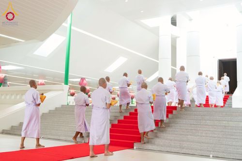 ภาพ No.244727:วันเสาร์ที่ 6 กันยายน พ.ศ. 2568 พิธีขอขมา-รับผ้าไตรของนาคธรรมทายาท โครงการอุปสมบทหมู่บูชาธรรมครบรอบ 108 ปี  วันครูผู้ค้นพบวิชชาธรรมกาย ณ โบสถ์พระไตรปิฎก วัดพระธรรมกาย