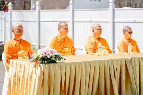 ภาพ No.62418:คณะศิษยานุศิษย์รวมใจสถาปนาและสมโภช ธรรมจักร เพื่ออัญเชิญประดิษฐาน ณ ยอดอุโบสถ 80 ปี หลวงพ่อธัมมชโย วัดพระธรรมกายนิวเจอร์ซี ประเทศสหรัฐอเมริกา  วันอาทิตย์ที่ 7 เมษายน พ.ศ. 2567