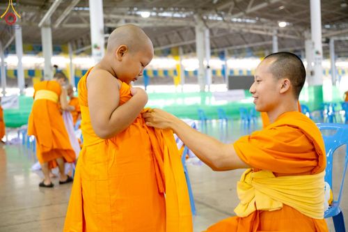 ภาพ No.215811:วันเสาร์ที่ 5 เมษายน พ.ศ. 2568 พิธีขอบรรพชา พิธีขอสรณคมน์และศีล  พิธีขอนิสสัย พิธีถวายบาตร ในโครงการบรรพชาสามเณรฟื้นฟูพระพุทธศาสนาทั่วไทย , โครงการหน่อแก้วเปรียญธรรม รุ่นที่ 13 ,  โครงการสามเณรยุวธรรมทายาท รุ่นที่ 33 , โครงการสามเณรมัชฌิมธรรมทายาท รุ่นที