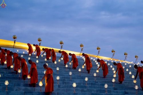 ภาพ No.241018:วันพุธที่ 27 สิงหาคม พ.ศ. 2568 พิธีจุดประทีป ในวันธรรมชัย ณ วัดพระธรรมกาย