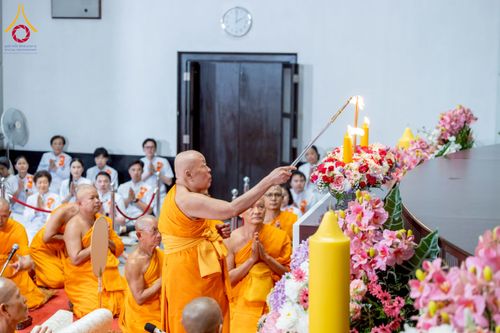 ภาพ No.223780:วันอาทิตย์ที่ 11 พฤษภาคม พ.ศ. 2568 พิธีอุปสมบทสามเณรเปรียญธรรมอุปสมบทอุทิศชีวิต 9 รูป อุบาสก 1 ท่าน ณ อุโบสถพระไตรปิฏกวัดพระธรรมกาย