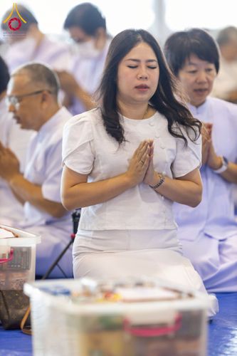 ภาพ No.256810:วันที่ 5 ตุลาคม พ.ศ. 2568 พิธีตักบาตร ข้าวสารอาหารแห้ง ณ บ้านแก้วเรือนทองคุณยายฯ สภาธรรมกายสากล วัดพระธรรมกาย