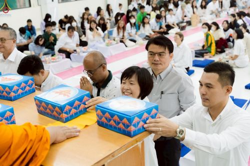 ภาพ No.243099:วันพฤหัสบดีที่ 4 กันยายน พ.ศ. 2568 เวลา 07.00-08.15 น. มหาวิทยาลัยเกษตรศาสตร์ กำแพงแสน ร่วมทำบุญตักบาตร Freshy KU85 พระสงฆ์ 85 รูป