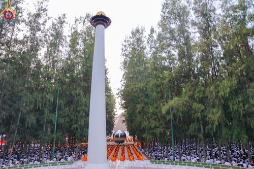 ภาพ No.107157:พิธีจุดประทีปถวายเป็นพุทธบูชา และบูชาธรรมมหาปูชนียาจารย์ ในโครงการธรรมยาตรากตัญญูบูชา มหาปูชนียาจารย์ พระมงคลเทพมุนี(สด จนฺทสโร) พระผู้ปราบมาร  อนุสรณ์สถาน 7 แห่ง ปีที่ 12  วันที่ 6 มกราคม พ.ศ. 2567 ณ อนุสรณ์สถานมหาวิหารพระมงคลเทพมุนี อ.สองพี่น้อง จ.สุพร