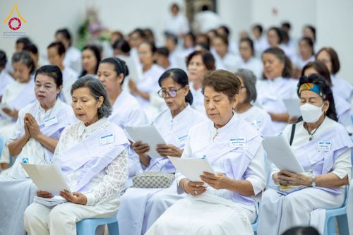 ภาพ No.221900:โครงการปฏิบัติธรรมอบรมศีลธรรม “บวชอุบาสิกาแก้ว” ถวายเป็นพระราชกุศลแด่พระบาทสมเด็จพระเจ้าอยู่หัว เนื่องในโอกาสมหามงคล “วันฉัตรมงคล”  ระหว่างวันที่ 2 – 4 พฤษภาคม 2568  ณ อาคาร 115 ปี คุณยายอาจารย์ฯ