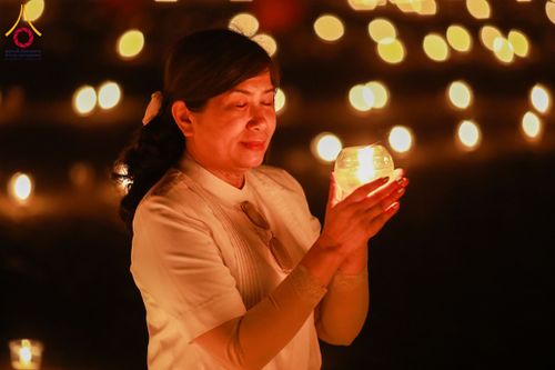 ภาพ No.130661:พิธีจุดโคมประทีปถวายเป็นพุทธบูชา ในโครงการบรรพชา 1,250 รูป ณ มหาวิหารมายาเทวี แดนประสูติ สวนลุมพินี ประเทศเนปาล วันที่ 9 มีนาคม พ.ศ. 2567