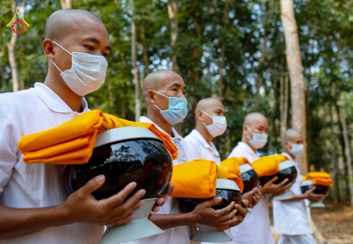 ภาพ No.75968:พิธีบรรพชาสามเณร ณ วัดปันชารี สันติปูร์ อรัญกฏิ เมืองคาร์กาชารี ประเทศบังกลาเทศ วันที่ 10 กุมภาพันธ์ พ.ศ. 2566