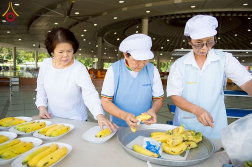 ภาพ No.253573:วันอังคารที่ 7 ตุลาคม พ.ศ.2568 (วันพระ ขึ้น 15 ค่ำ เดือน 11) พิธีบุพเปตพลี ครั้งที่ 171 ร่วมอุทิศบุญแด่หมู่ญาติที่ล่วงลับไปแล้ว และสืบทอดอายุพระพุทธศาสนา ณ หอฉันคุณยายอาจารย์ฯ วัดพระธรรมกาย