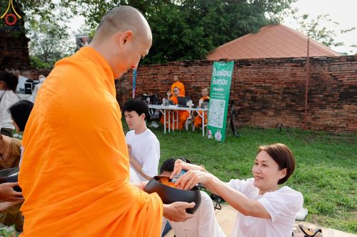 ภาพ No.138566:พิธีตักบาตร วัดราชบูรณะ จ.พระนครศรีอยุธยา วันที่ 25 พฤษภาคม พ.ศ.2567