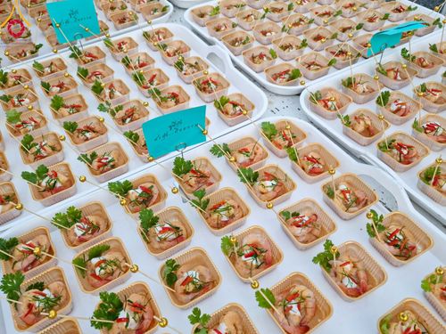 ภาพ No.109040:พิธีถวายภัตตาหารเป็นสังฆทาน แด่คณะพระธรรมยาตราฯ ในโครงการธรรมยาตรากตัญญูบูชา มหาปูชนียาจารย์ พระมงคลเทพมุนี(สด จนฺทสโร) พระผู้ปราบมาร อนุสรณ์สถาน 7 แห่ง ปีที่ 12 วันที่ 9 มกราคม พ.ศ. 2567 ณ อนุสรณ์สถานคลองบางนางแท่น  อ.สามพราน จ.นครปฐม