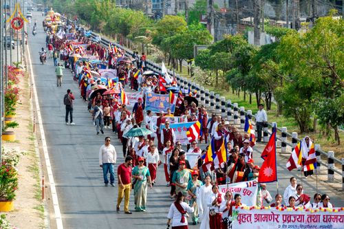 ภาพ No.212940:วันที่ 14 - 15 มีนาคม พ.ศ. 2568 คณะสงฆ์และสามเณรเดินธรรมยาตรา ในโครงการบวชสามเณรเนปาล 500 รูป ไปยังสถานที่รอบมายาเทวีและลุมพินีเกรด ณ ลุมพินี ประเทศเนปาล