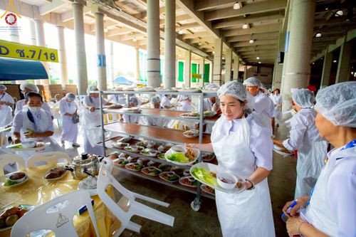 ภาพ No.219444:วันอังคารที่ 22 เมษายน พ.ศ. 2568 พิธีมอบปัจจัยช่วยเหลือครู 4 จังหวัดชายแดนภาคใต้ , พิธีกล่าวคำถวายอุปกรณ์ เพื่อเตรียมการต้อนรับคณะสงฆ์ฯ , พิธีกล่าวคำถวายภัตตาหารเป็นสังฆทาน , คณะสงฆ์ฉันภัตตาหารเพล  เนื่องในวันคุ้มครองโลก พิธีถวายมหาสังฆทานแด่คณะสงฆ์