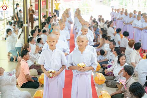 ภาพ No.135090: พิธีบรรพชาสามเณร  พิธีตักบาตรฉลองสามเณรใหม่ วันที่ 1 เมษายน พ.ศ.2567 ในโครงการบรรพชาสามเณรฟื้นฟูพระพุทธศาสนาทั่วไทย ณ ศูนย์ปฏิบัติธรรมแก้วเมืองเลย