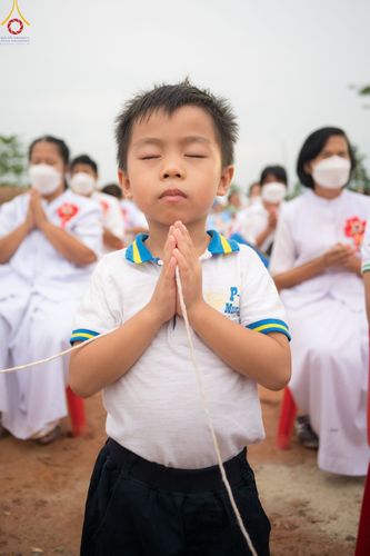 ภาพ No.84416:พิธีทอดผ้าป่า พิธีอัญเชิญปฐมรัตนปฐวี และพิธีตอกเสาเข็มต้นสุดท้าย เพื่อสถาปนาอาคาร 80 ปี หลวงพ่อธัมมชโย ณ ศูนย์ปฏิบัติธรรมวิหารแดง ตำบลเจริญธรรม อำเภอวิหารแดง จ.สระบุรี  วันที่ 23 กรกฎาคม พ.ศ. 2566