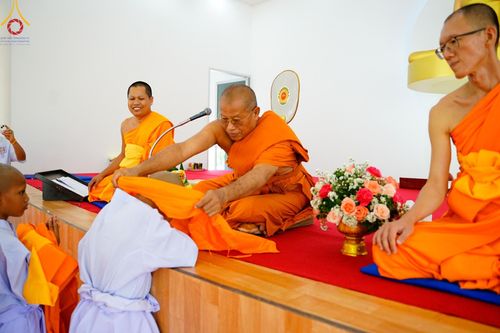 ภาพ No.134883:พิธีตัดปอยผม พิธีขอขมารับผ้าไตร พิธีบรรพชา และพิธีถวายบาตร ในโครงการบรรพชาสามเณร ฟื้นฟูพระพุทธศาสนาทั่วไทย  ณ ศูนย์ปฏิบัติธรรมและศูนย์อบรมเยาวชนเพชรบุรี ต.ท่าแลง อ.ท่ายาง จ.เพชรบุรี