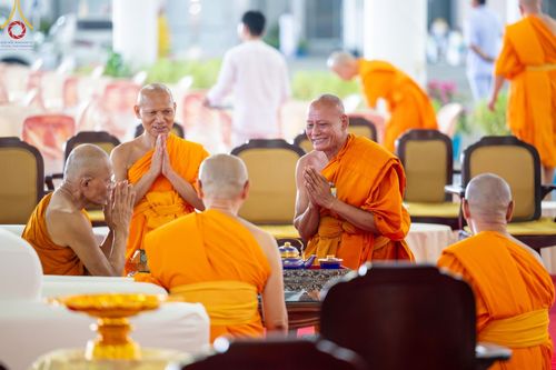 ภาพ No.60357:การต้อนรับพระสังฆาธิการ 10,000 กว่าวัดทั่วประเทศ พิธีมอบปัจจัยช่วยเหลือครู 4 จังหวัดชายแดนภาคใต้ พิธีปฏิบัติธรรม ในวันคุ้มครองโลก วันจันทร์ที่ 22 เมษายน พ.ศ.2567 ณ วัดพระธรรมกาย จ.ปทุมธานี