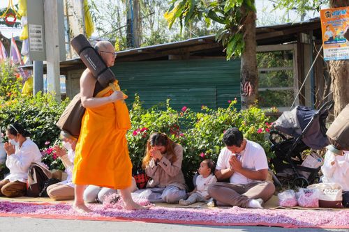 ภาพ No.193298:พิธีต้อนรับพระธรรมยาตรา ณ อนุสรณ์สถาน สถานที่เกิดในเพศสมณะ วัดสองพี่น้อง อำเภอสองพี่น้อง จังหวัดสุพรรณบุรี ในโครงการธรรมยาตรา กตัญญูบูชา มหาปูชนียาจารย์ พระมงคลเทพมุนี(สด จนฺทสโร) พระผู้ปราบมาร อนุสรณ์สถาน 7 แห่ง ปีที่ 13 วันที่ 11 มกราคม พ.ศ. 2568