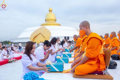 ภาพ No.118506:พิธีตักบาตรพระธรรมยาตรา ปีที่ 12 ณ อนุสรณ์สถานลำดับที่ 5 สถานที่เผยแผ่วิชชาธรรมกายครั้งแรก อนุสรณ์สถานบางปลา จ.นครปฐม วันที่ 25 มกราคม พ.ศ. 2567