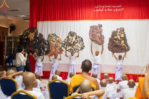 ภาพ No.59161:พิธีปลงผมและแห่นาคธรรมทายาท ในโครงการบรรพชาสามเณร ภาคฤดูร้อน เฉลิมพระเกียรติพระบาทสมเด็จพระเจ้าอยู่หัว เนื่องในโอกาส  พระราชพิธีมหามงคลเฉลิมพระชนมพรรษา 6 รอบ  ปลงผมนาคในวันที่ 21 เมษายน พ.ศ 2567 ณ วัดกลางธนรินทร์ (ธรรมอุทยานบ้านแป้ง)