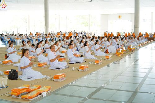 ภาพ No.247423:วันจันทร์ที่ 22 กันยายน พ.ศ. 2568 (วันพระ แรม 15 ค่ำ เดือน 10) พิธีบุพเปตพลี ครั้งที่ 170 ร่วมอุทิศบุญแด่หมู่ญาติที่ล่วงลับไปแล้ว และสืบทอดอายุพระพุทธศาสนา ณ หอฉันคุณยายอาจารย์ฯ วัดพระธรรมกาย