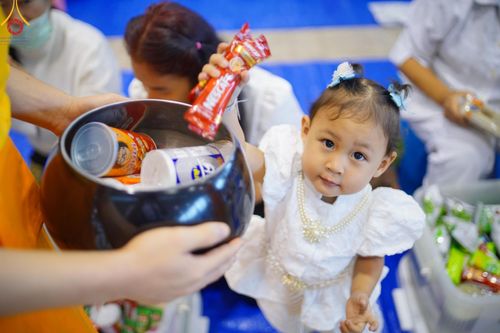 ภาพ No.205895:พิธีตักบาตร และ พิธีบูชาข้าวพระ ในวันอาทิตย์ต้นเดือน 2 กุมภาพันธ์ พ.ศ. 2568 ณ สภาธรรมกายสากล วัดพระธรรมกาย