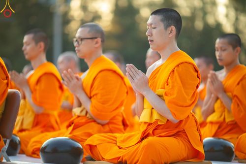 ภาพ No.192997:พิธีตักบาตรพระธรรมยาตรา ณ อนุสรณ์สถานคลองบางนางแท่น อ.สามพราน จ.นครปฐม ในโครงการธรรมยาตรา กตัญญูบูชา มหาปูชนียาจารย์ พระมงคลเทพมุนี(สด จนฺทสโร) พระผู้ปราบมาร อนุสรณ์สถาน 7 แห่ง ปีที่ 13 วันที่ 11 มกราคม พ.ศ.2568