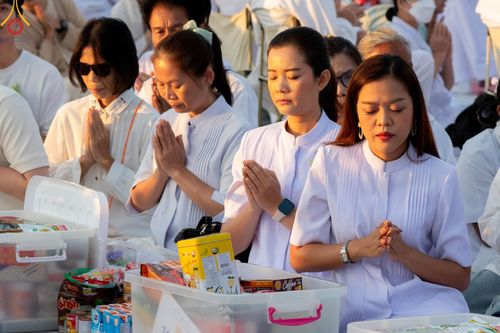 ภาพ No.187775:พิธีตักบาตรฉลองพระใหม่ ต้อนรับพุทธศักราช 2568 ณ ลานธรรมพระมหาธรรมกายเจดีย์ วัดพระธรรมกาย จ.ปทุมธานี วันที่ 1 มกราคม พ.ศ. 2568