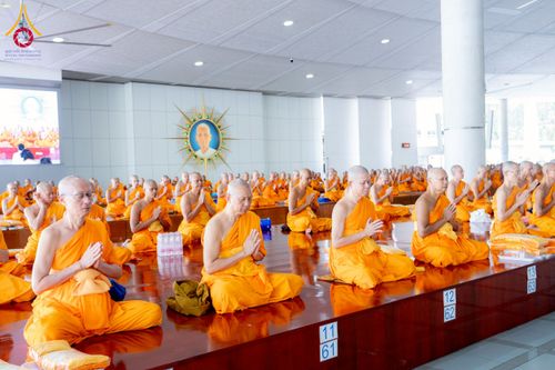 ภาพ No.226568:วันที่ 26 พฤษภาคม พ.ศ. 2568 พิธีบุพเปตพลี ครั้งที่ 164 ร่วมอุทิศบุญแด่หมู่ญาติที่ล่วงลับไปแล้ว และสืบทอดอายุพระพุทธศาสนา ณ หอฉันคุณยายอาจารย์ฯ วัดพระธรรมกาย