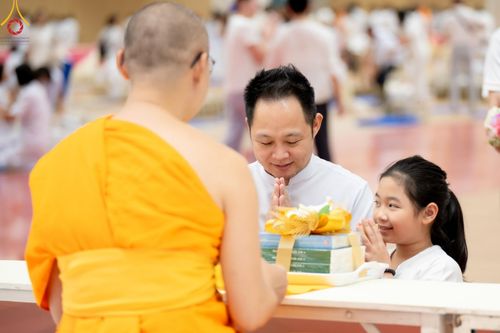 ภาพ No.136921:พิธีถวายหนังสือธรรมะ บาลี นักธรรม ทางก้าวหน้า ณ ห้องแก้วสารพัดนึก 2 วัดพระธรรมกาย วันเสาร์ที่ 11 พฤษภาคม พ.ศ. 2567