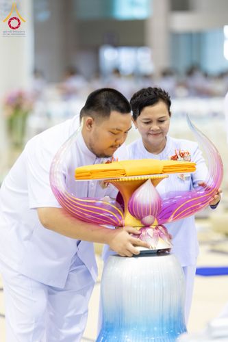 ภาพ No.134344:พิธีทอดผ้าป่าสมทบ มหาสังฆทาน 10,000 วัด ทั่วไทย วันอาทิตย์ต้นเดือนที่ 7 เมษายน พ.ศ.2567 ณ ห้องแก้วสารพัดนึก 1 สภาธรรมกายสากล  วัดพระธรรมกาย จ.ปทุมธานี