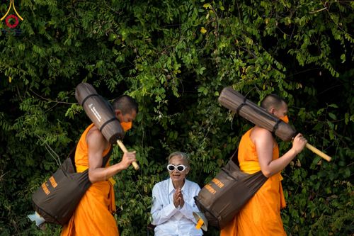 ภาพ No.107901:พิธีต้อนรับพระธรรมยาตรา ในโครงการธรรมยาตรากตัญญูบูชา มหาปูชนียาจารย์ พระมงคลเทพมุนี(สด จนฺทสโร) พระผู้ปราบมาร อนุสรณ์สถาน 7 แห่ง ปีที่ 12 วันที่ 7 มกราคม พ.ศ. 2567 ณ อนุสรณ์สถานคลองบางนางแท่น  อ.สามพราน จ.นครปฐม