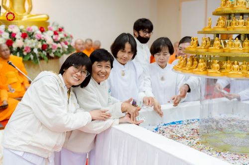 ภาพ No.221006:วันที่ 13 เมษายน พ.ศ. 2568 พิธีโปรยรัตนชาติปฐมเริ่มสถาปนาเจดีย์ และ พิธีเปิดหมู่บ้านปฏิบัติธรรม เพื่อการบรรลุธรรม ณ วัดป่าธรรมกายนานาชาติโทชิหงิ  ประเทศญี่ปุ่น