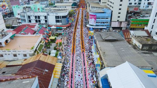 ภาพ No.85938:ตักบาตรพระนานาชาติ 10,000 รูป ใจกลางนครหาดใหญ่ จ.สงขลา วันอาทิตย์ที่ 20 สิงหาคม พ.ศ. 2566