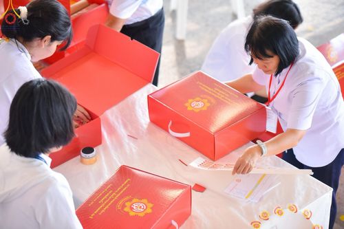 ภาพ No.212065:วันจันทร์ที่ 17 มีนาคม พ.ศ. 2568 บุญบรรจุกล่องไทยธรรม เพื่อถวายแด่พระสังฆาธิการ 40,000 กว่าวัดทั่วไทย ในวันคุ้มครองโลก 22 เมษายน พ.ศ. 2568 ณ บ้านแก้วเรือนทองคุณยายฯ วัดพระธรรมกาย