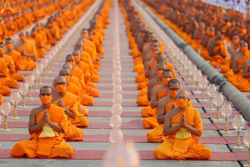 ภาพ No.122014:พิธีจุดประทีปถวายเป็นพุทธบูชา และบูชาธรรมมหาปูชนียาจารย์ พระมงคลเทพมุนี(สด จนฺทสโร) ในโครงการธรรมยาตรา กตัญญูบูชา มหาปูชนียาจารย์ พระมงคลเทพมุนี(สด จนฺทสโร) พระผู้ปราบมาร อนุสรณ์สถาน 7 แห่ง ปีที่ 12 วันที่ 31 มกราคม พ.ศ. 2567 ณ วัดพระธรรมกาย จ.ปทุมธานี