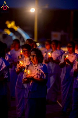 ภาพ No.224254:วันที่ 3-5 พฤษภาคม พ.ศ. 2568  กิจวัตร-กิจกรรมโครงการปฏิบัติธรรมอบรมศีลธรรม “บวชอุบาสิกาแก้ว” ถวายเป็นพระราชกุศล แด่พระบาทสมเด็จพระเจ้าอยู่หัว เนื่องในโอกาสมหามงคล “วันฉัตรมงคล” ณ วัดพระธรรมกาย อ.คลองหลวง จ.ปทุมธานี