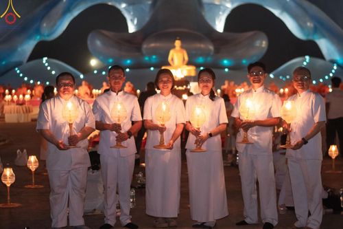 ภาพ No.175987:พิธีจุดประทีปโคมลาน, โคมลอยและลอยกระทง ถวายประทีปเป็นพุทธบูชา สร้างความสว่างไสวให้กับแผ่นดินด้วยแสงธรรม วันที่ 15 พฤศจิกายน พ.ศ. 2567 ณ พุทธอุทยานนานาชาติ อ.โพนพิสัย จ.หนองคาย