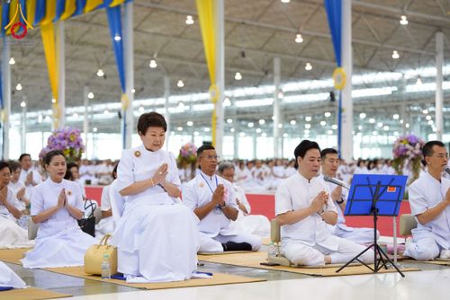 ภาพ No.258168:วันอาทิตย์ที่ 5 ตุลาคม พ.ศ. 2568 พิธีบูชาข้าวพระ ณ สภาธรรมกายสากล วัดพระธรรมกาย