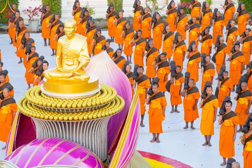 ภาพ No.194219:พระธรรมยาตราปฏิบัติธรรม และถ่ายภาพหมู่ประวัติศาสตร์ ณ วัดสองพี่น้อง ต.ต้นตาล อ.สองพี่น้อง จ.สุพรรณบุรี ในโครงการธรรมยาตรา กตัญญูบูชา มหาปูชนียาจารย์ พระมงคลเทพมุนี(สด จนฺทสโร) พระผู้ปราบมาร อนุสรณ์สถาน 7 แห่ง ปีที่ 13 วันที่ 12 มกราคม พ.ศ. 2568