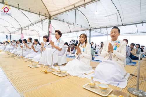 ภาพ No.200240:พิธีถวายภัตตาหารเป็นสังฆทาน แด่พระธรรมยาตรา ณ อนุสรณ์สถานบางปลา วัดบางปลา อำเภอบางเลน จังหวัดนครปฐม ในโครงการธรรมยาตรา กตัญญูบูชา มหาปูชนียาจารย์ พระมงคลเทพมุนี(สด จนฺทสโร) พระผู้ปราบมาร อนุสรณ์สถาน 7 แห่ง ปีที่ 13 วันที่ 23 มกราคม พ.ศ. 2568