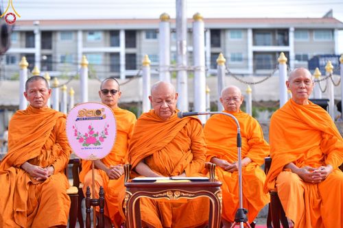 ภาพ No.150841:พิธีเจริญพระพุทธมนต์ และทำบุญตักบาตรแด่คณะสงฆ์ จำนวน 121 รูป เนื่องในโอกาสฉลองครบรอบ 120 ปี อำเภอคลองหลวง จังหวัดปทุมธานี เพื่อถวายเป็นพุทธบูชา ช่วยเหลือผู้ประสบความเดือดร้อนจากอุทกภัย และคณะสงฆ์ 323 วัด 4 จังหวัดชายแดนภาคใต้ วันเสาร์ที่ 31 สิงหาคม พ.ศ. 