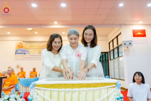 ภาพ No.221415:วันอาทิตย์ที่ 27 เมษายน พ.ศ. 2568 พิธีเจริญพระพุทธมนต์สมโภชดวงแก้วธรรมชัย เนื่องในโอกาสบูชาธรรม 81 ปีหลวงพ่อธัมมชโย อัญเชิญประดิษฐานเนื่องในโอกาสสถาปนาวัดพระธรรมกายไอซ์แลนด์ ณ อาคารปลูกศรัทธา 1 วัดพระธรรมกาย อำเภอคลองหลวง จังหวัดปทุมธานี