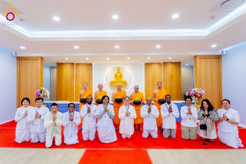 ภาพ No.233324:วันอาทิตย์ที่ 6 กรกฎาคม พ.ศ. 2568 พิธีถวายมหาสังฆทานแด่คณะสงฆ์ทั่วโลกและพิธีตักบาตรเนื่องในวันเข้าพรรษา  ณ วัดพุทธเคปทาวน์ ประเทศแอฟริกาใต้