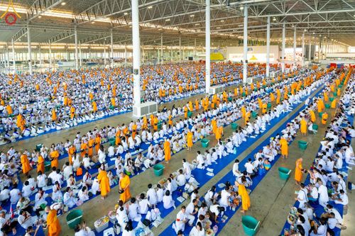 ภาพ No.207273:พิธีตักบาตร และปฏิบัติธรรมช่วงสาย ในวันมาฆบูชา วันพุธที่ 12 กุมภาพันธ์ พ.ศ. 2568 ณ วัดพระธรรมกาย จังหวัดปทุมธานี