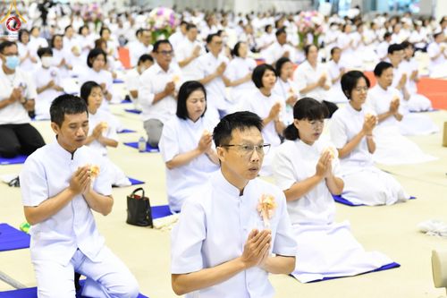 ภาพ No.146130:วันมหารำลึก ครั้งที่ 34 พิธีร่วมรำลึกถึงนักสร้างบารมีที่ล่วงลับไปแล้ว , พิธีสวดพระพุทธมนต์ ณ ห้องแก้วสารพัดนึก 1 วัดพระธรรมกาย วันเสาร์ที่ 27 กรกฎาคม พ.ศ. 2567