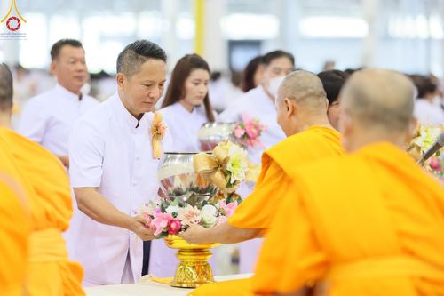 ภาพ No.123774:พิธีถวายโคมมาฆประทีป น้อมถวายเป็นพุทธบูชา แด่คณะพระภิกษุ สามเณร  ณ วัดพระธรรมกาย จ.ปทุมธานี วันเสาร์ที่ 17 กุมภาพันธ์ พ.ศ. 2567