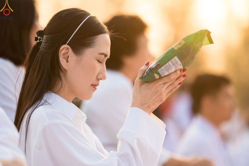 ภาพ No.110284:พิธีตักบาตรพระธรรมยาตราฯ ในโครงการธรรมยาตรากตัญญูบูชา มหาปูชนียาจารย์ พระมงคลเทพมุนี(สด จนฺทสโร) พระผู้ปราบมาร ปีที่ 12 ณ อนุสรณ์สถานลำดับที่ 2 สถานที่ตั้งมโนปณิธานบวชตลอดชีวิต อนุสรณ์สถานบางนางแท่น จ.นครปฐม วันที่ 11 มกราคม พ.ศ. 2567